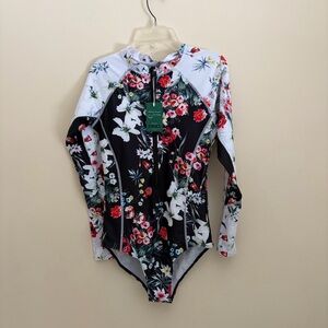 Floral Long Sleeve One Piece Swimsuit In a Women’s Size M